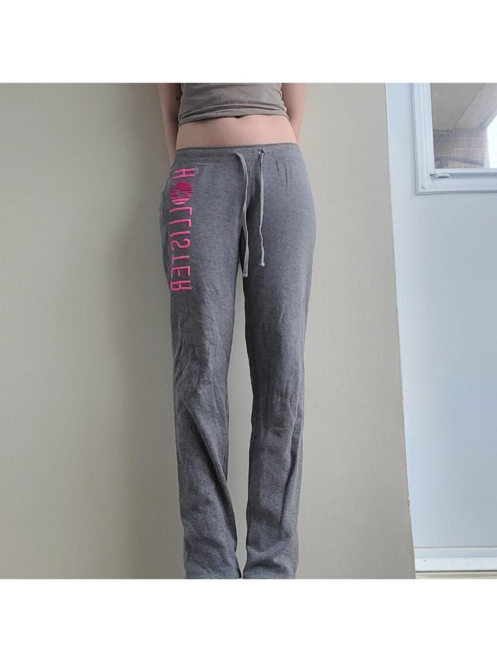Hollister Grey &amp; Pink Logo Cursive Embroidered Low Rise Sweatpants (S)
